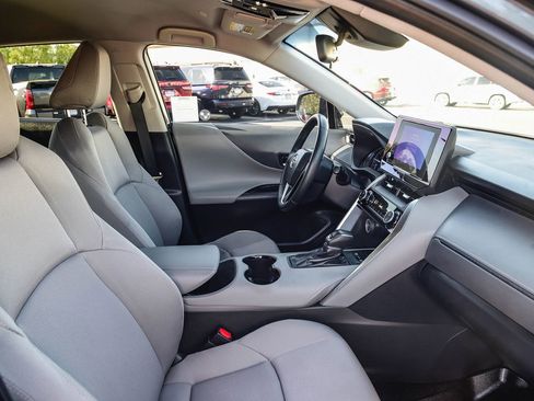 Certified 2023 Toyota Venza LE image 18