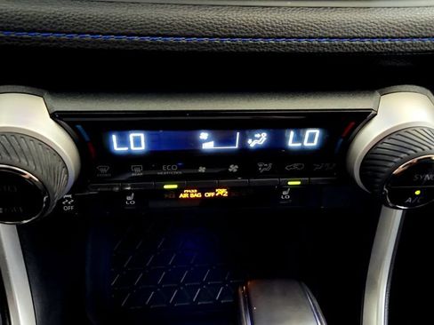 Used 2025 Toyota RAV4 XSE w/ Weather Package AWD/4WD image 31