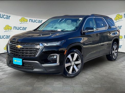 Used 2023 Chevrolet Traverse LT w/ LT Premium Package AWD/4WD image 3