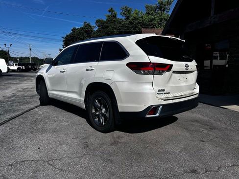 Used 2017 Toyota Highlander Limited Platinum AWD/4WD image 4