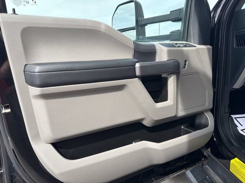 Used 2022 Ford F550 4x4 Regular Cab Super Duty w/ XLT Value Package image 25