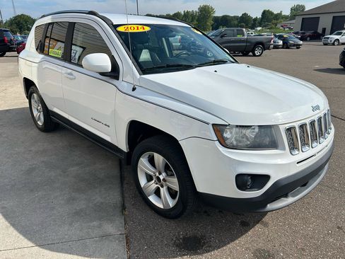 Used 2014 Jeep Compass Latitude FWD image 3