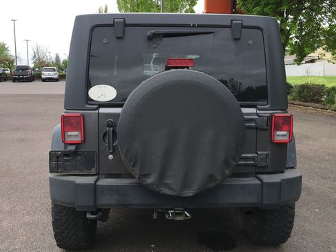 Used 2014 Jeep Wrangler Unlimited Rubicon w/ Connectivity Group AWD/4WD image 5