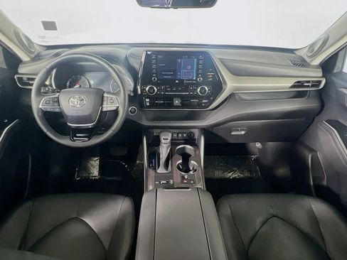 Used 2021 Toyota Highlander Limited FWD image 28