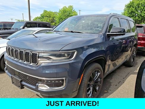 Used 2024 Jeep Wagoneer Series III w/ Premium Group I AWD/4WD image 3