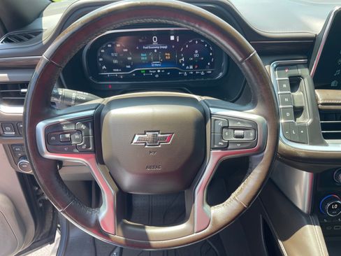 Used 2022 Chevrolet Tahoe Z71 w/ Luxury Package AWD/4WD image 7