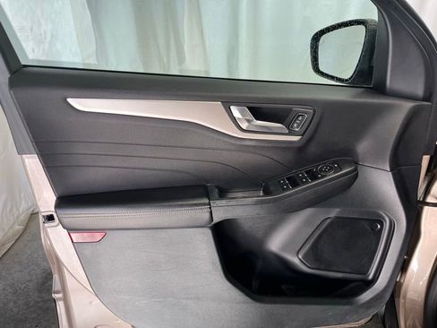 Used 2021 Ford Escape SE image 9