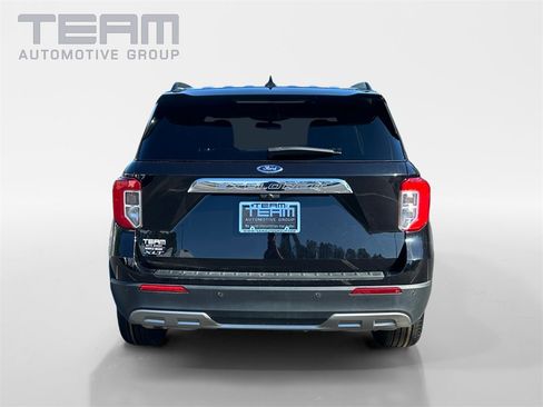 Used 2022 Ford Explorer XLT w/ Equipment Group 202A image 6