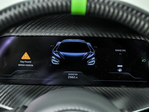 Used 2024 McLaren 750S Spider RWD image 27
