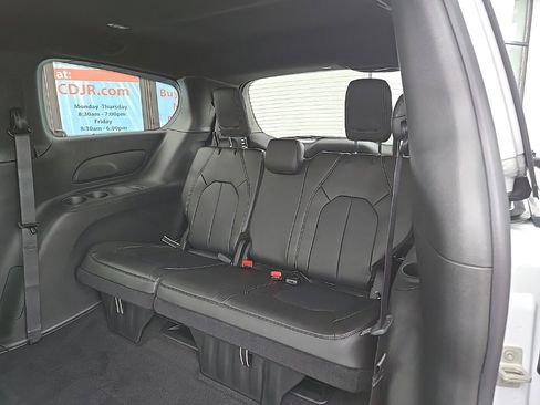 New 2026 Chrysler Pacifica Select image 91