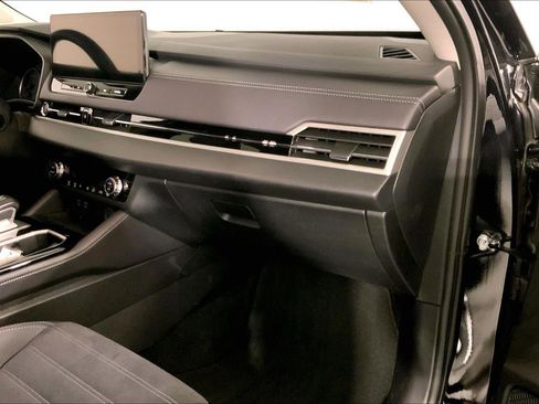 Used 2025 Mitsubishi Outlander SE image 16