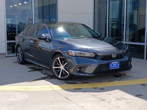Used 2024 Honda Civic Touring image 2