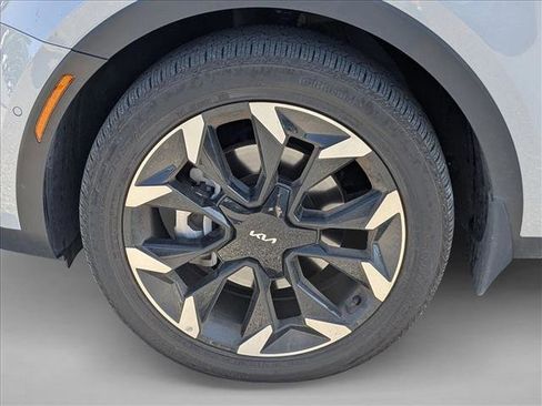 Used 2025 Kia Sorento SX FWD image 10