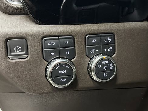 Used 2023 GMC Sierra 1500 SLT image 9