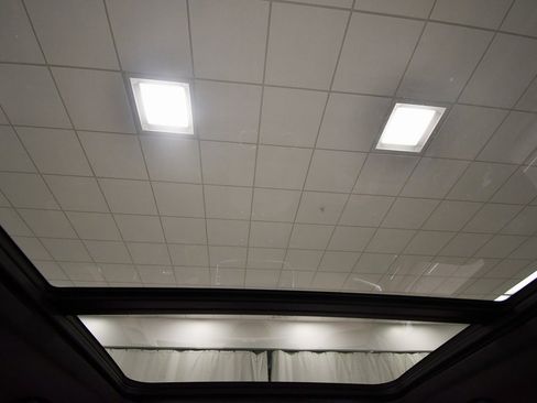 Used 2023 Chevrolet Suburban High Country image 16