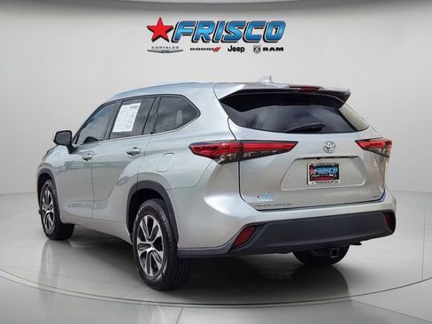 Used 2021 Toyota Highlander XLE FWD image 5