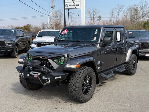 Used 2023 Jeep Gladiator Sport image 8