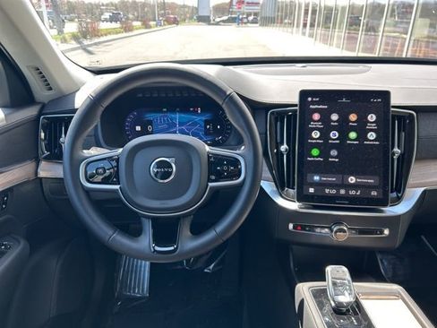 Used 2025 Volvo XC90 B5 Plus image 18