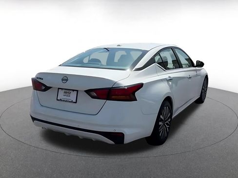 Used 2025 Nissan Altima 2.5 SV FWD image 13
