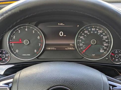 Used 2014 Volkswagen Touareg Sport image 3