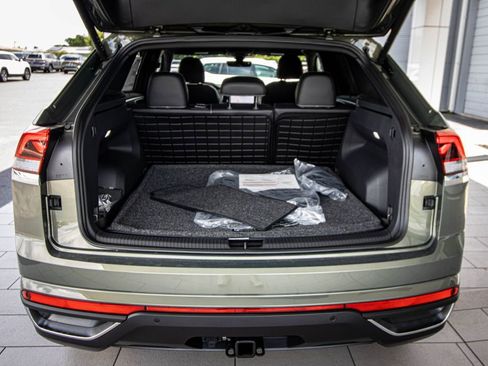 New 2026 Volkswagen Atlas Cross Sport SE FWD image 20