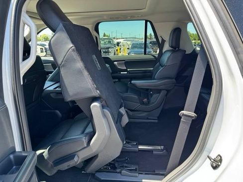 Used 2025 Ford Expedition Platinum AWD/4WD image 34