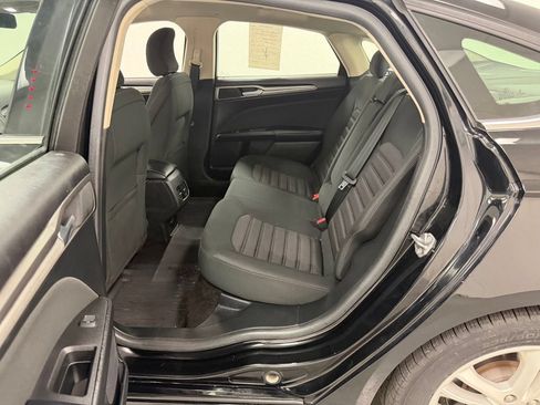 Used 2018 Ford Fusion SE w/ Fusion SE Technology Package FWD image 15