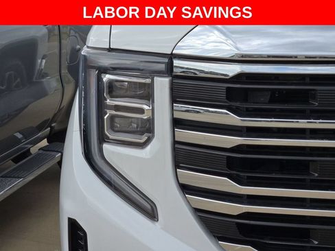 Used 2025 GMC Sierra 1500 SLT w/ SLT Premium Plus Package AWD/4WD image 10
