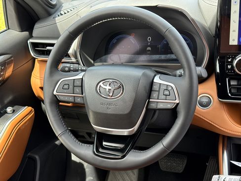 New 2026 Toyota Highlander Platinum image 25