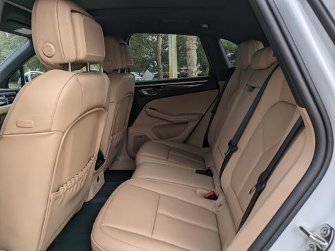 Used 2023 Porsche Macan image 13