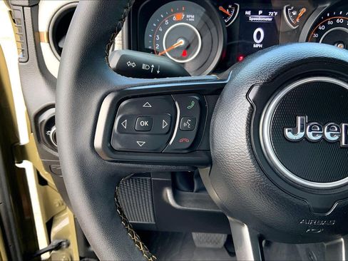 Used 2025 Jeep Wrangler Willys image 25