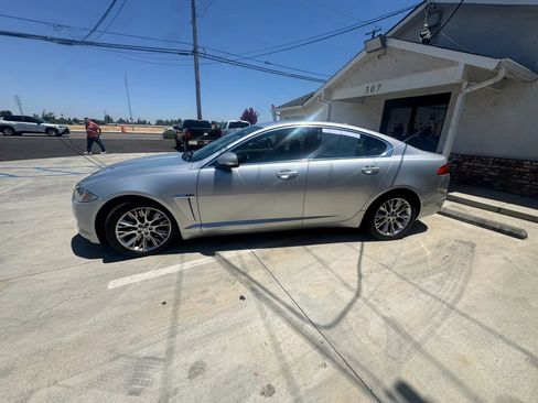 Used 2012 Jaguar XF RWD image 9