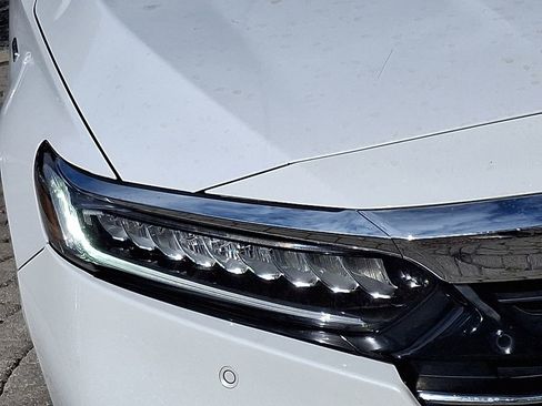 Used 2022 Honda Accord Touring image 9