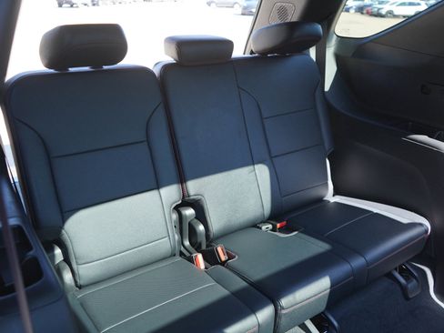 Used 2025 Chevrolet Traverse RS AWD/4WD image 13