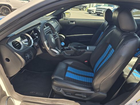 Used 2010 Ford Mustang Shelby GT500 RWD image 12