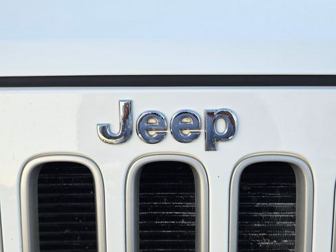 Used 2018 Jeep Wrangler Unlimited Sahara image 10