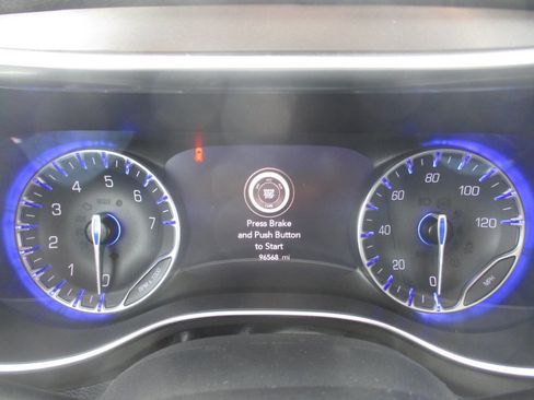 Used 2019 Chrysler Pacifica Limited FWD image 15