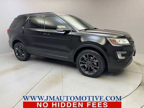 Used 2017 Ford Explorer XLT w/ XLT Technology Feature Bundle image 7