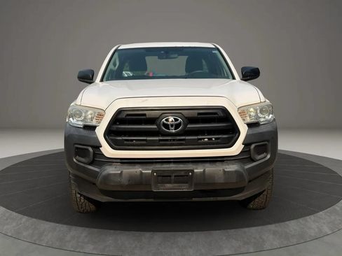 Used 2016 Toyota Tacoma SR RWD image 2