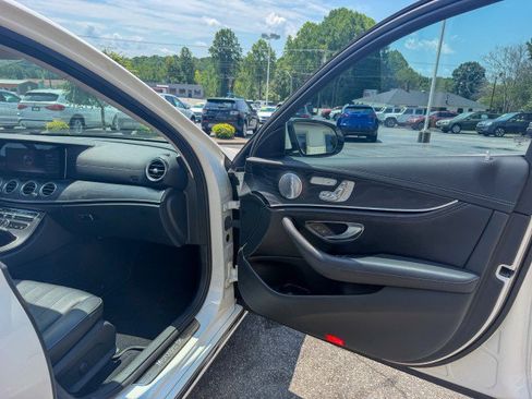 Used 2018 Mercedes-Benz E 300 image 21