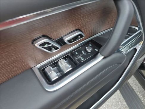 Used 2025 Land Rover Range Rover Autobiography AWD/4WD image 20