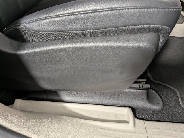 Used 2024 Chrysler Pacifica Touring-L FWD image 40