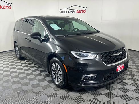 Used 2023 Chrysler Pacifica Touring-L FWD image 9