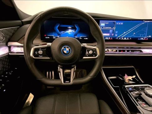 Certified 2023 BMW i7 xDrive60 w/ Executive Package 2 AWD/4WD image 4