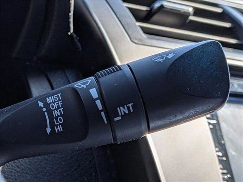 Used 2014 Toyota Camry SE image 12