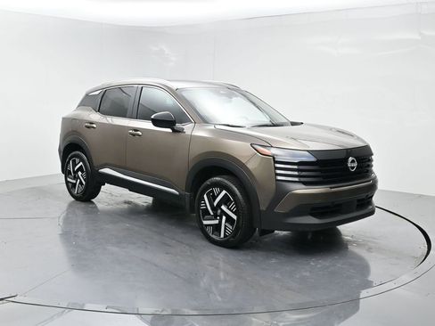 Used 2026 Nissan Kicks SV FWD image 2
