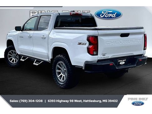 Used 2024 Chevrolet Colorado Z71 w/ Z71 Convenience Package 2 AWD/4WD image 2