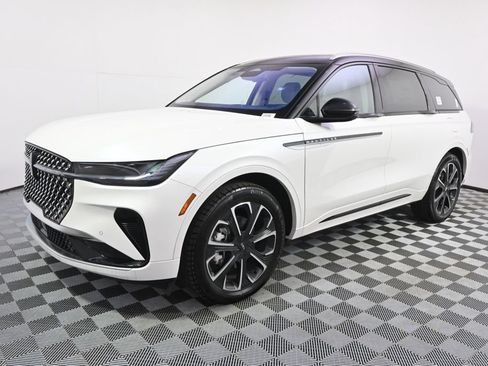 New 2026 Lincoln Nautilus Reserve AWD/4WD image 2