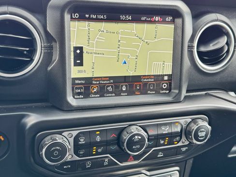 Used 2022 Jeep Gladiator Overland w/ Popular Equipment Package AWD/4WD image 22
