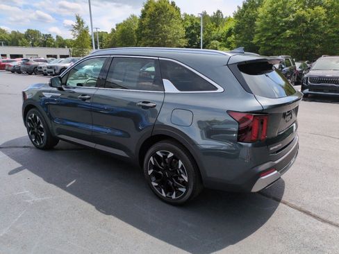 Certified 2025 Kia Sorento EX w/ Panoramic Sunroof Package FWD image 5